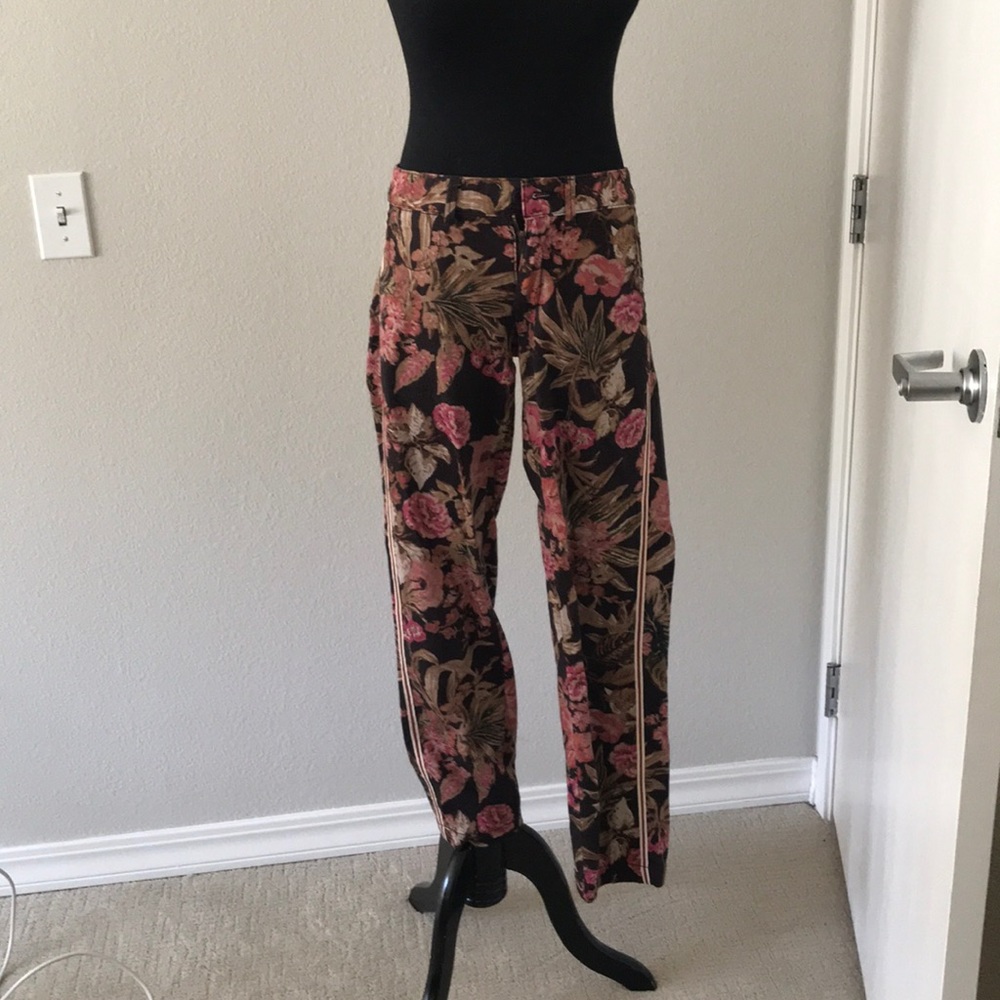 Floral Chino with athletic stripe accent